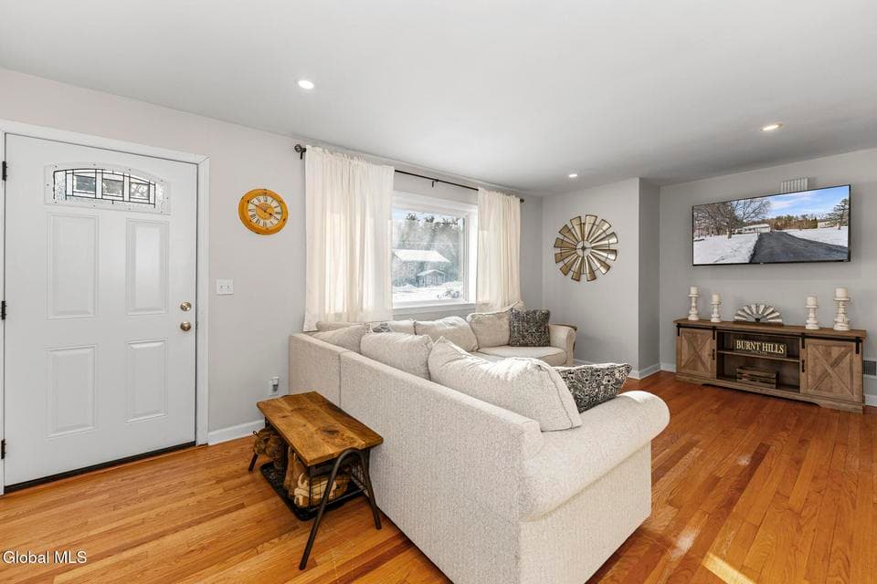 264 Lake Hill Road, photo 2