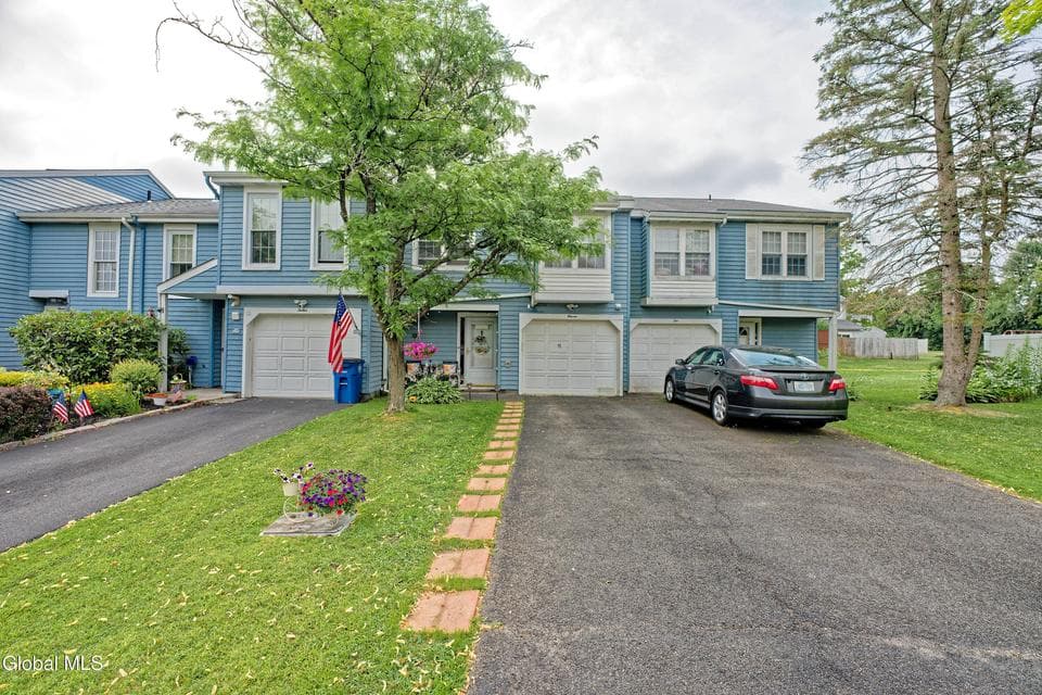11 Fox Hollow Square, photo 1