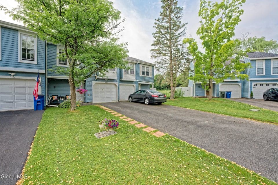 11 Fox Hollow Square, photo 2