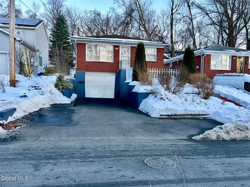 37 Hillcrest Avenue, photo 1