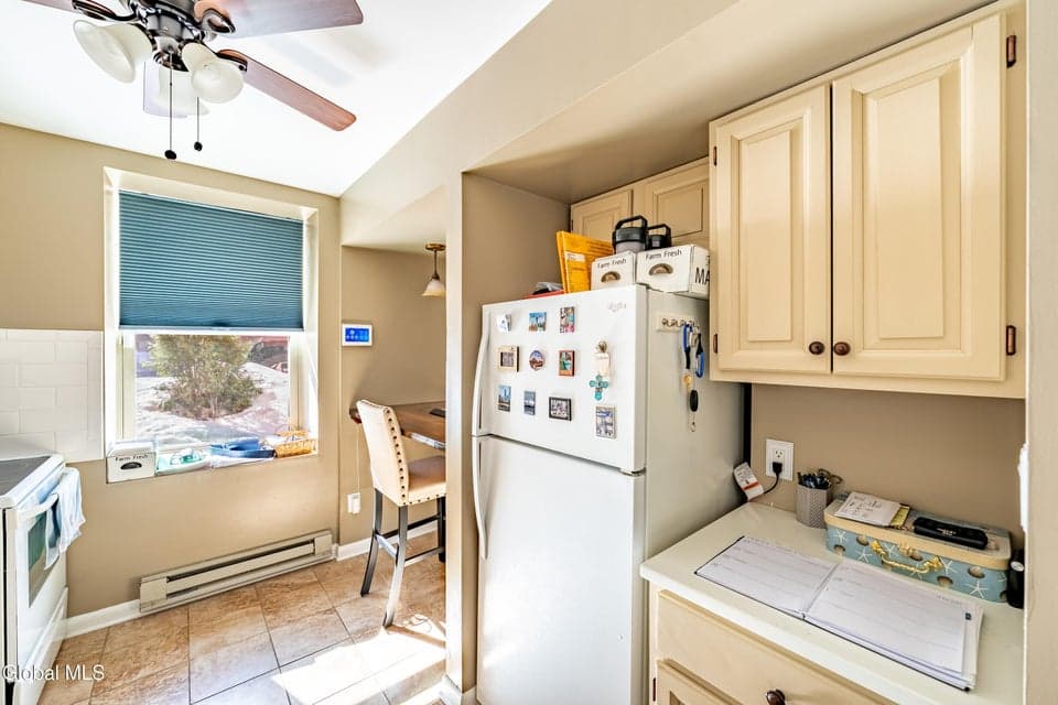 270 Hudson Avenue, photo 3