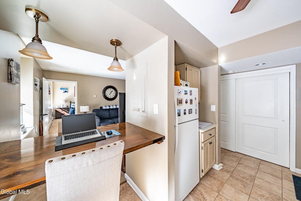 270 Hudson Avenue, photo 4