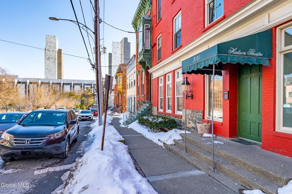 270 Hudson Avenue, photo 1