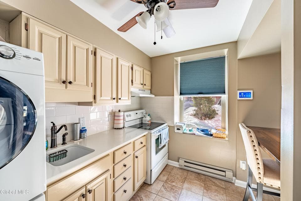 270 Hudson Avenue, photo 2