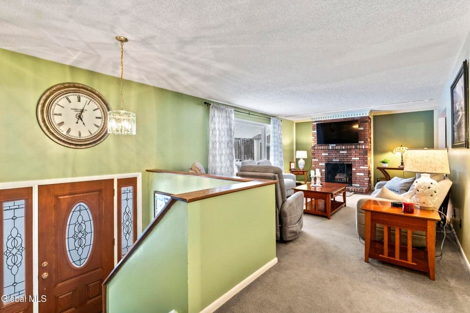 84 S Amherst Avenue, Colonie, NY, photo 2