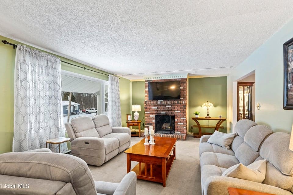 84 S Amherst Avenue, Colonie, NY, photo 3