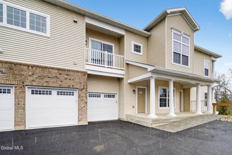 607 Vly Pointe Drive, photo 1