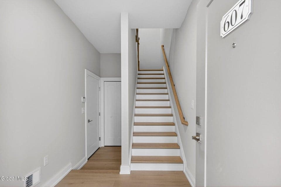 607 Vly Pointe Drive, photo 4