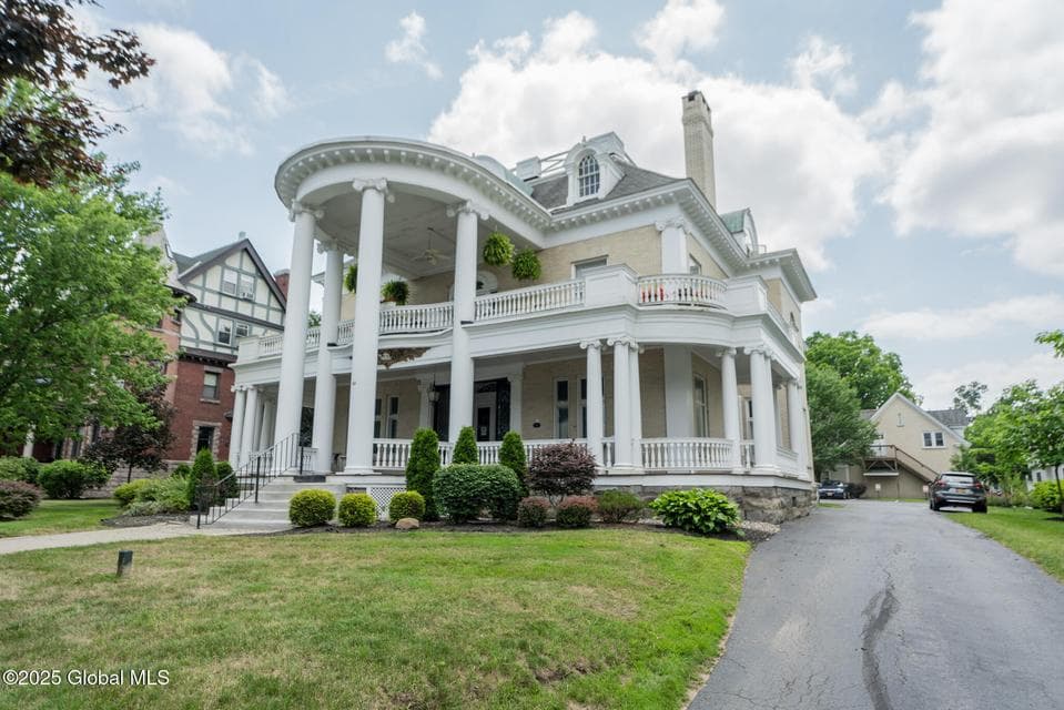 48 Union Avenue, photo 2