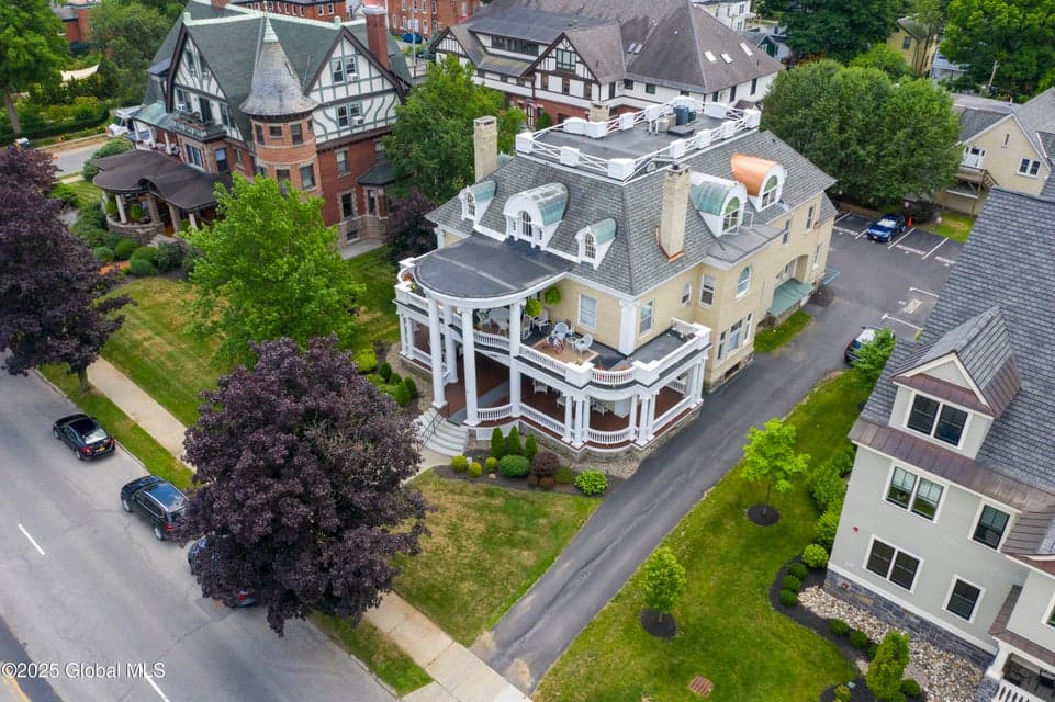 48 Union Avenue, photo 3