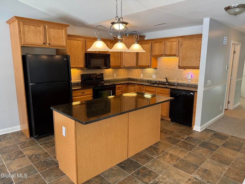 802 Royale Court, North Greenbush, NY, photo 3