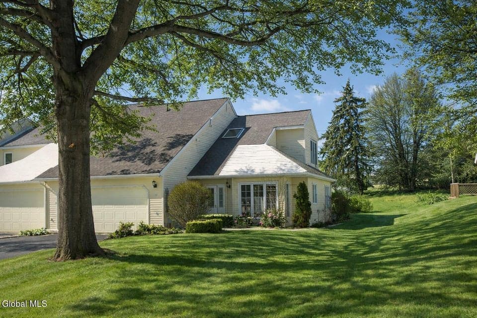 39 Constitution Drive, photo 1