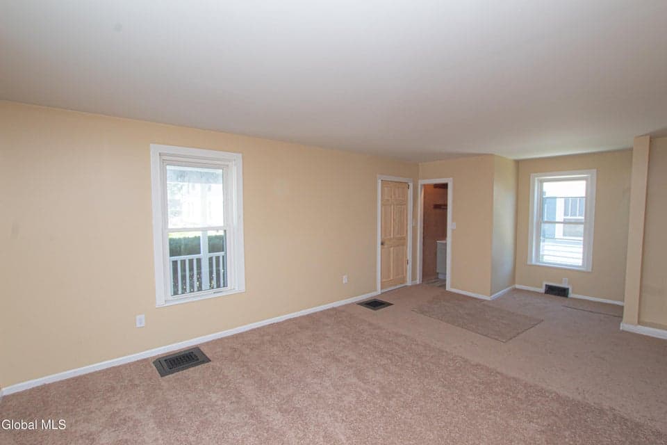 18 Newman Street, Gloversville, NY, photo 4