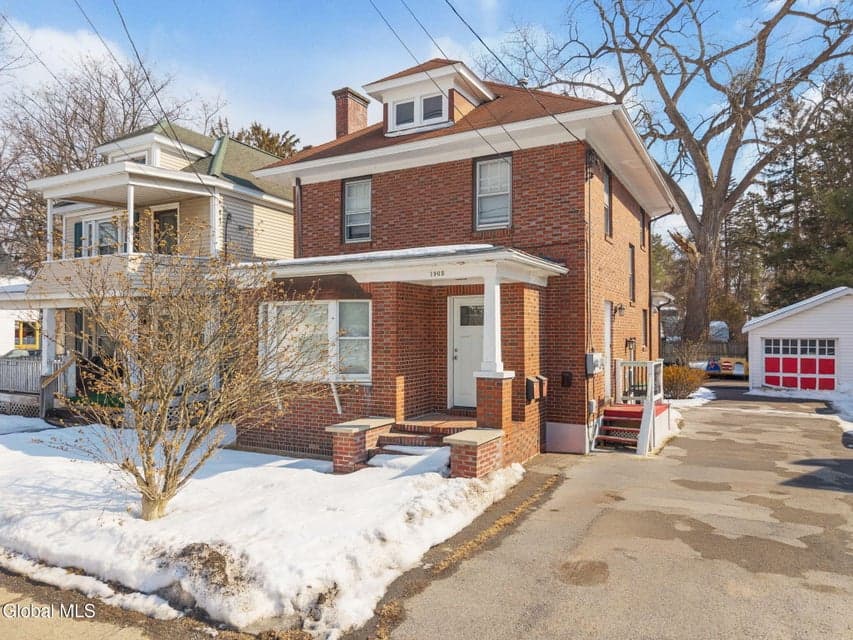 1905 Hamburg Street, photo 2