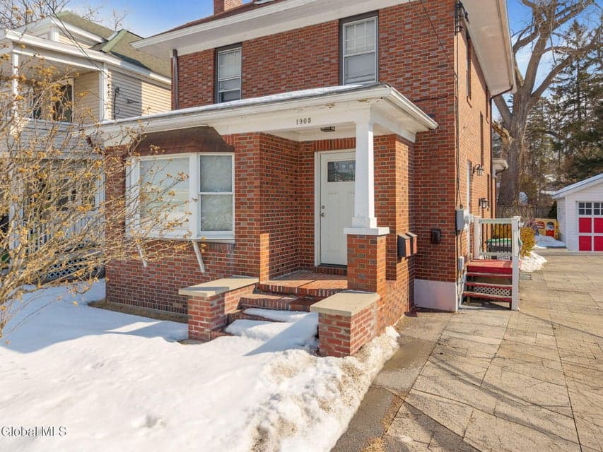 1905 Hamburg Street, photo 3