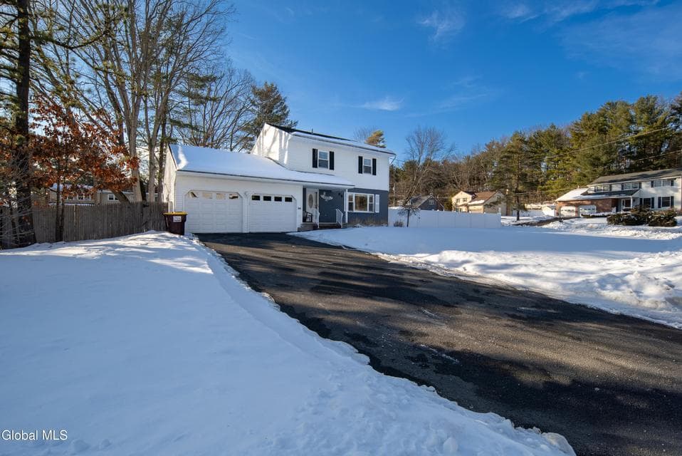 933 E Pine Hill Drive, photo 1