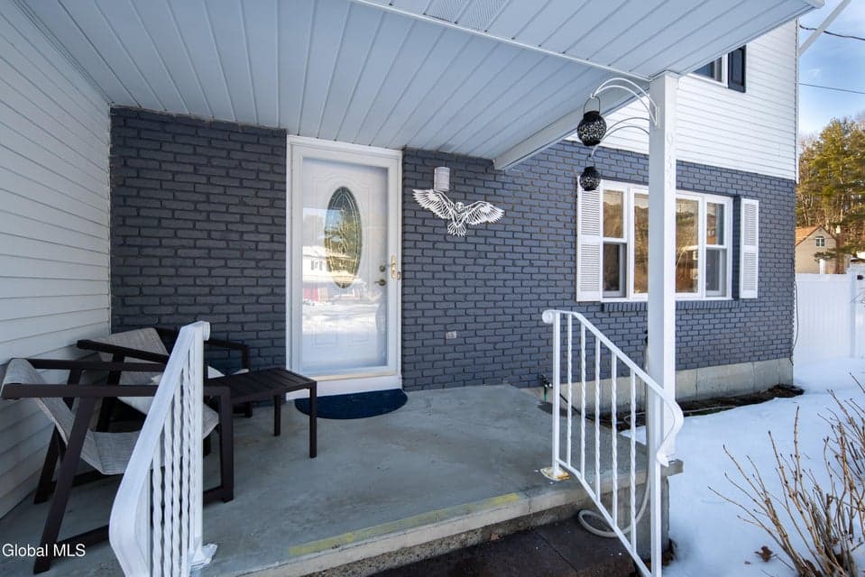 933 E Pine Hill Drive, photo 2