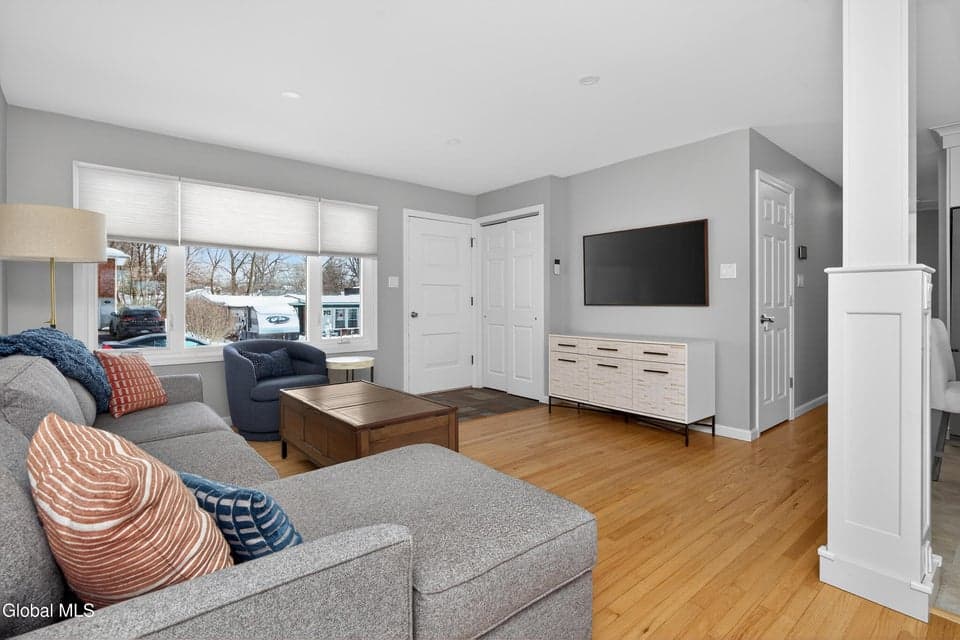 72 Pinehurst Avenue, Albany, NY 12203, photo 3