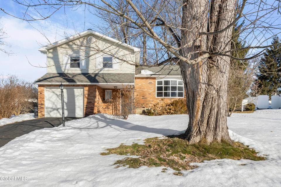 53 Fairlawn Drive, photo 1