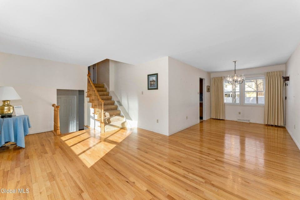 53 Fairlawn Drive, photo 5