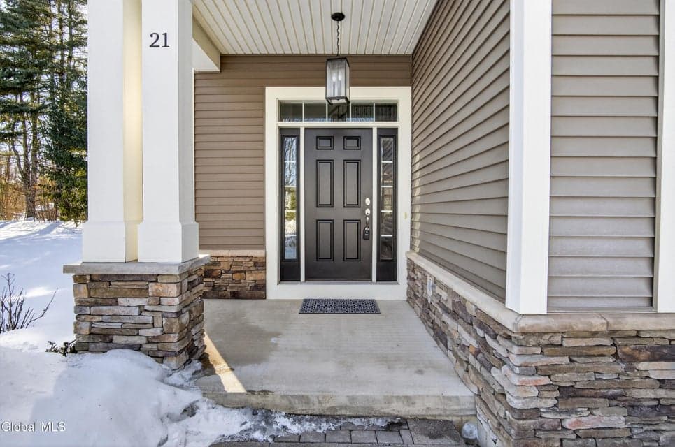 21 Saw Mill Court, Wilton, NY, photo 2