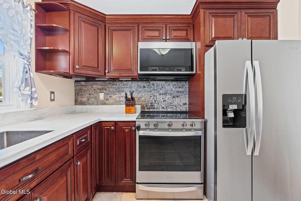 28 Rooney Avenue, Colonie, NY 12205, photo 4