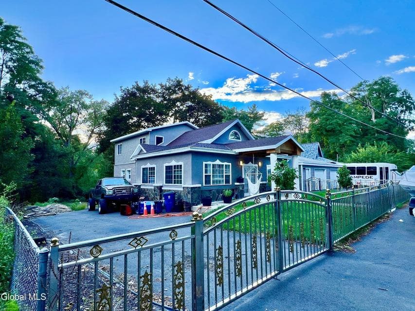 354 Olean Street, photo 3