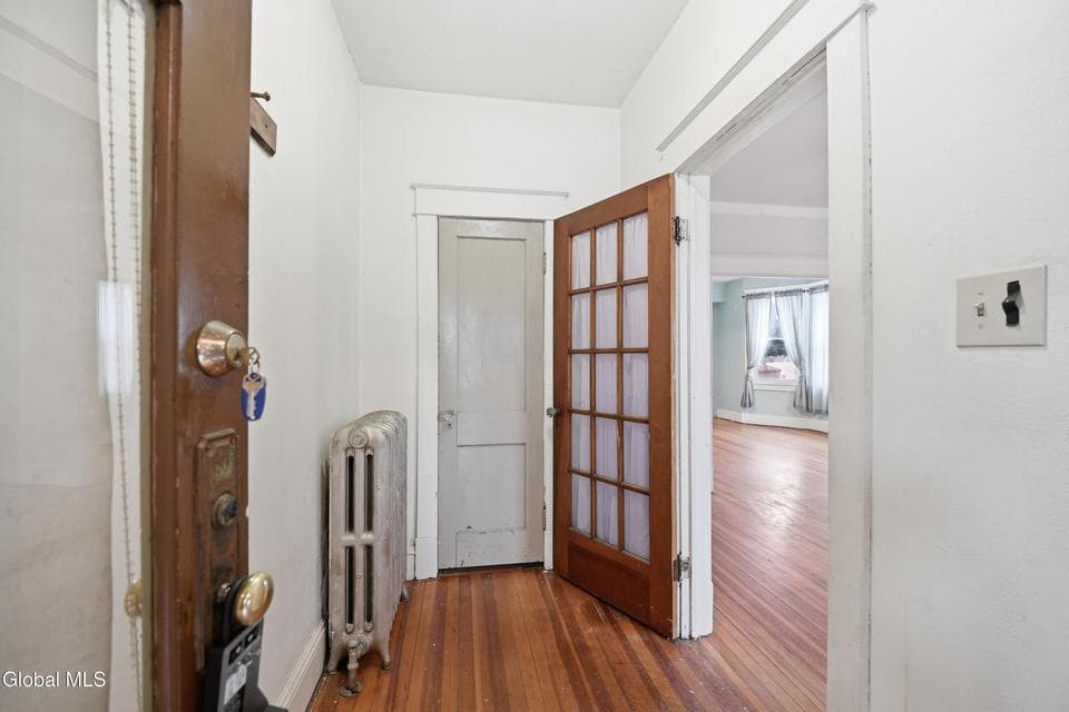 1834 6th Avenue, photo 3