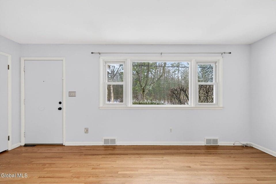 1165 Cresse Avenue, photo 2