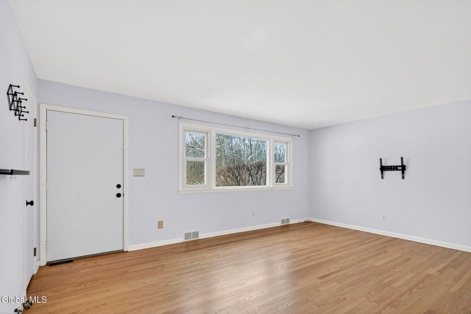 1165 Cresse Avenue, photo 3