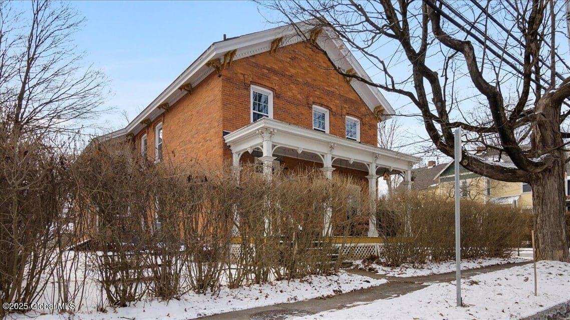 154 Washington Street, photo 1