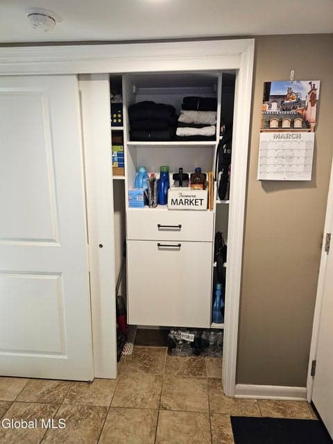 270 Hudson Avenue, photo 5