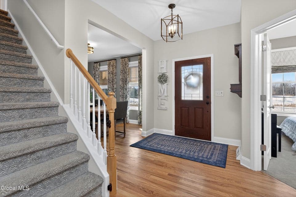 4 Matthews Court, Colonie, NY, photo 2