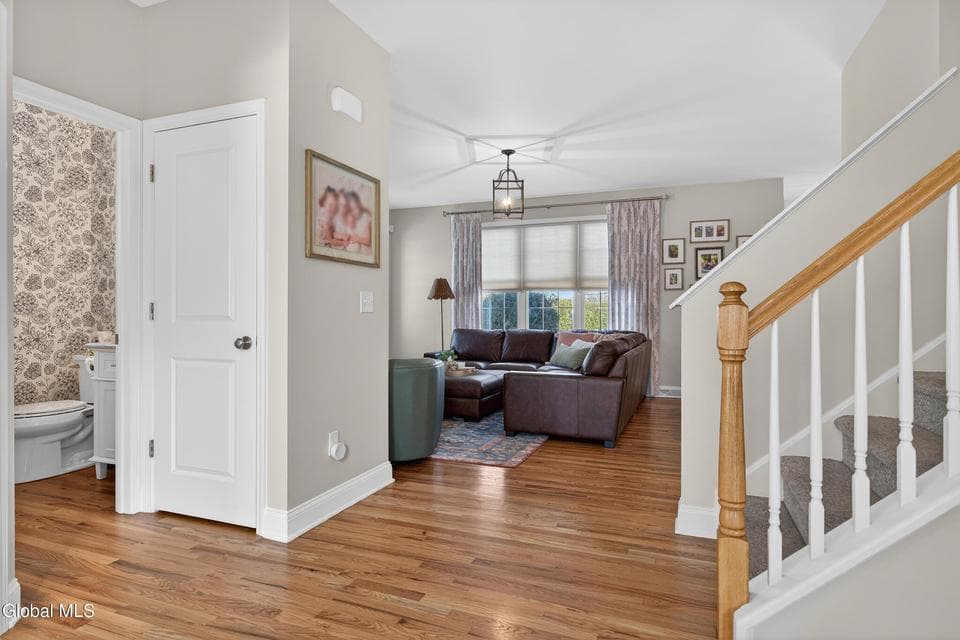 4 Matthews Court, Colonie, NY, photo 3