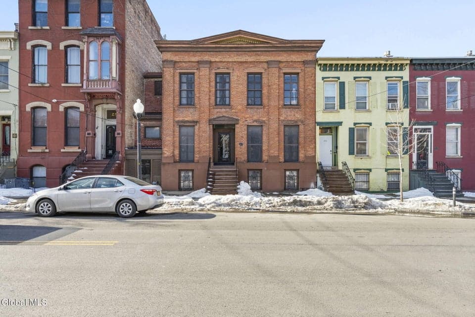285 Lark Street, photo 1