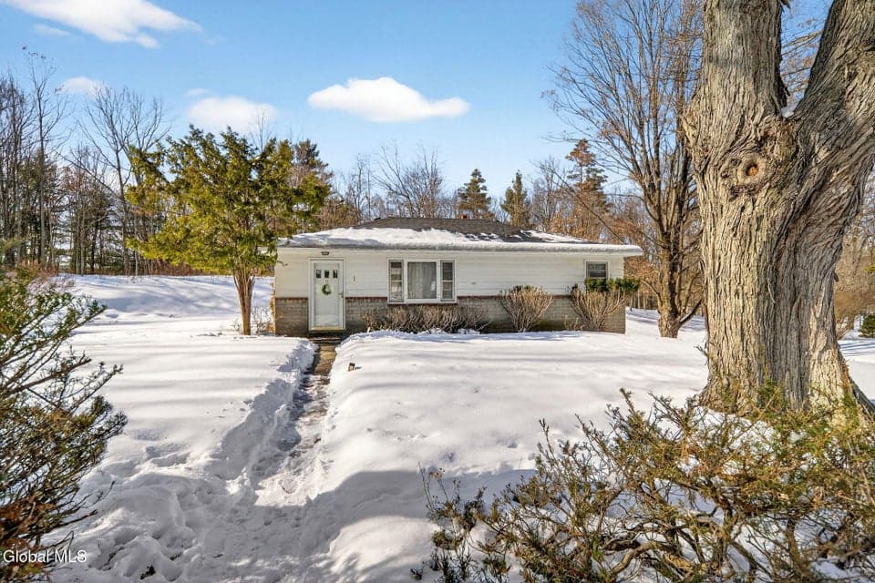 1 Zelenke Drive, North Greenbush, NY 12198, photo 1