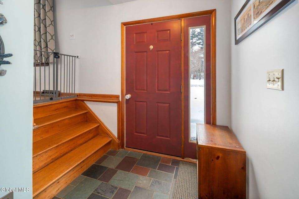 814 Greenwood Drive, photo 2