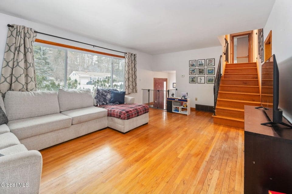 814 Greenwood Drive, photo 4