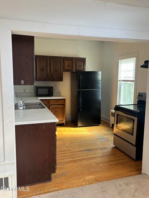 250 East Street, photo 5