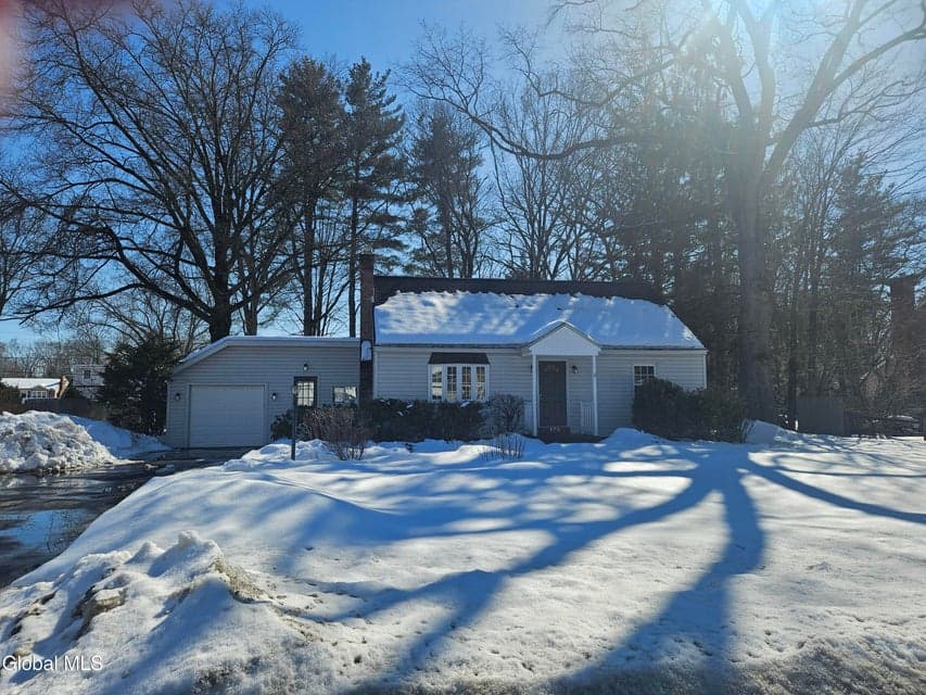 138 Willow Lane, photo 1