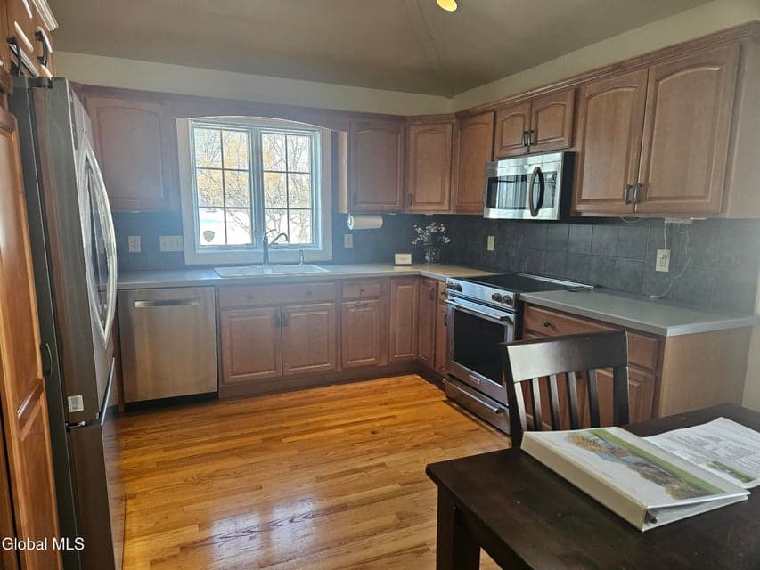 2370 E Nott Street, photo 4