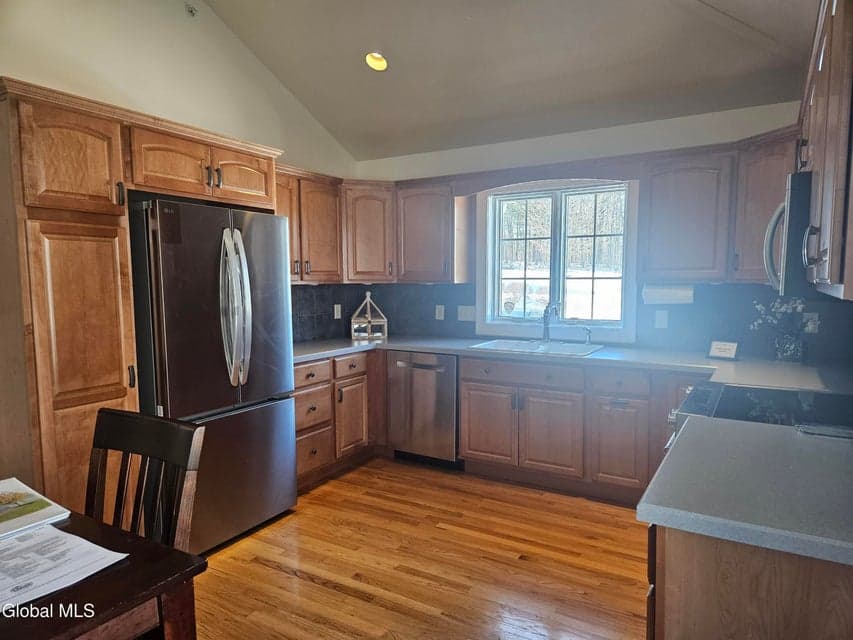 2370 E Nott Street, photo 3