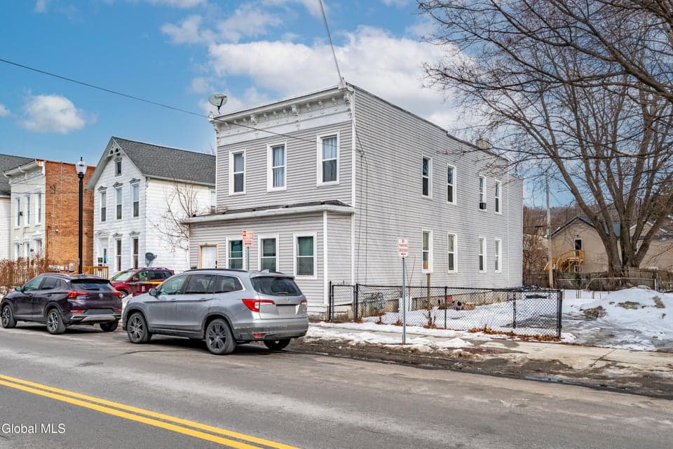 48 5th Avenue, photo 1
