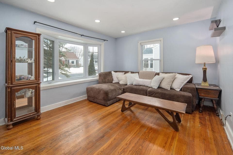 20 N Elmhurst Avenue, Colonie, NY, photo 2