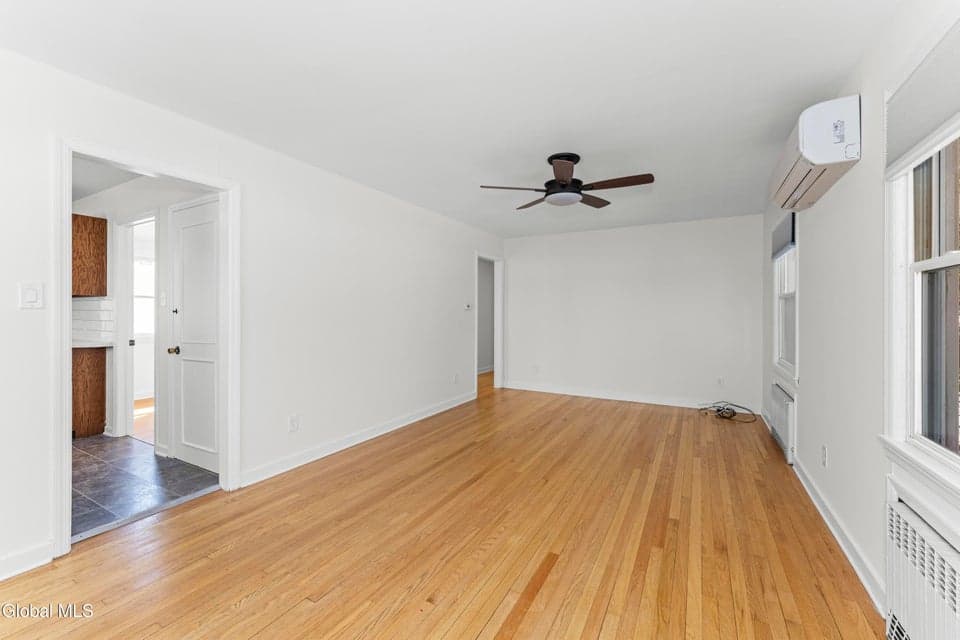 52 Lawnridge Avenue, photo 4
