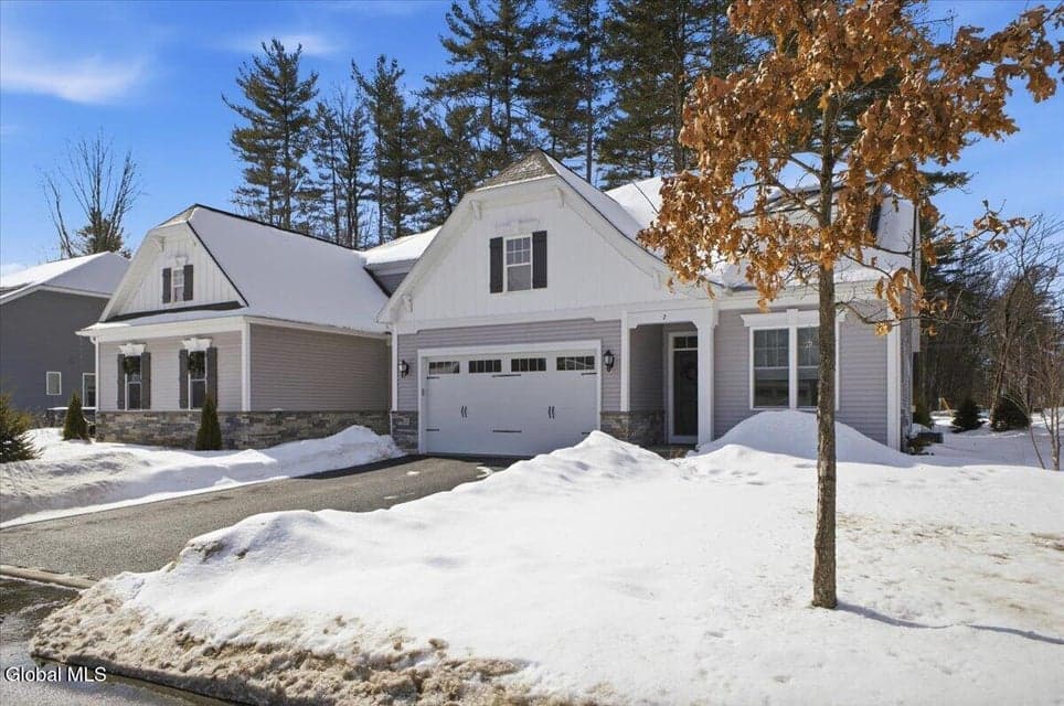 2 Dartmouth Way, Saratoga Springs, NY, photo 2