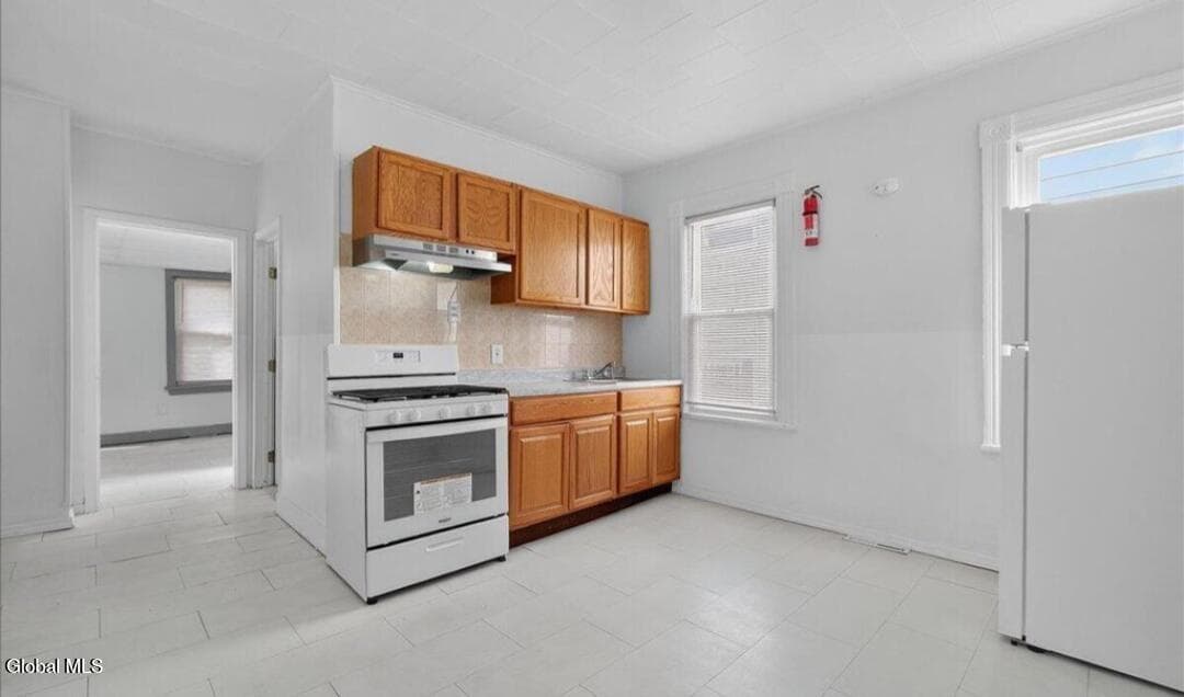 1857 Foster Avenue, photo 2