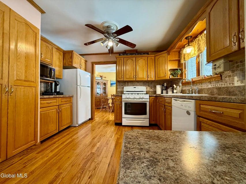 22 Whippoorwill Road, Queensbury, NY, photo 2