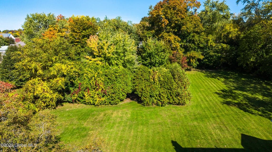 168 Locust Avenue, photo 5