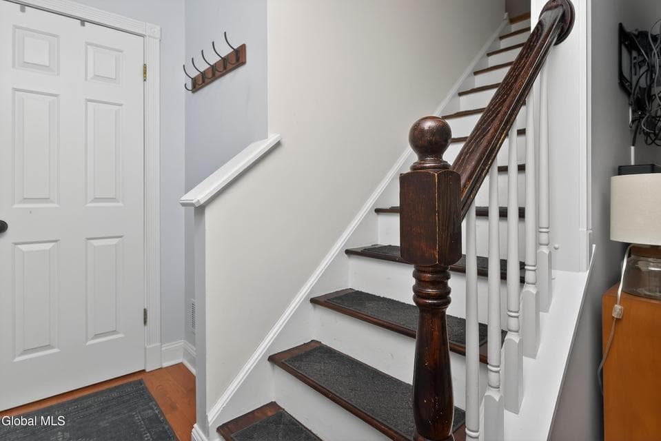 8 Corina Court, Watervliet, NY 12189, photo 4